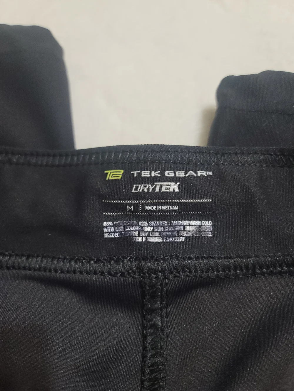 Tek Gear Black Capril Pants Athletic Sz Medium Workout Womens Gym Cropped - Picture 3 of 4